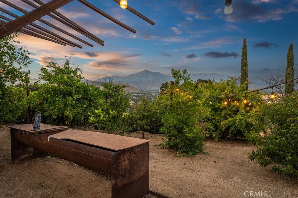 Redlands, CA 92373,31819 Highview DR