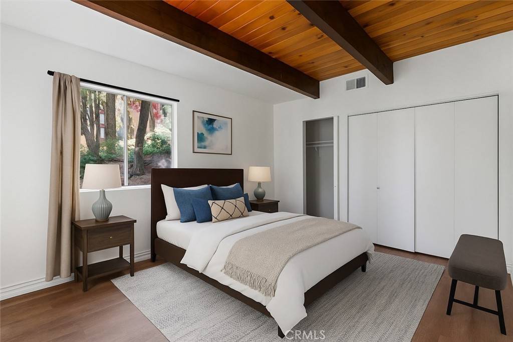Crestline, CA 92325,24011 Lakeview DR