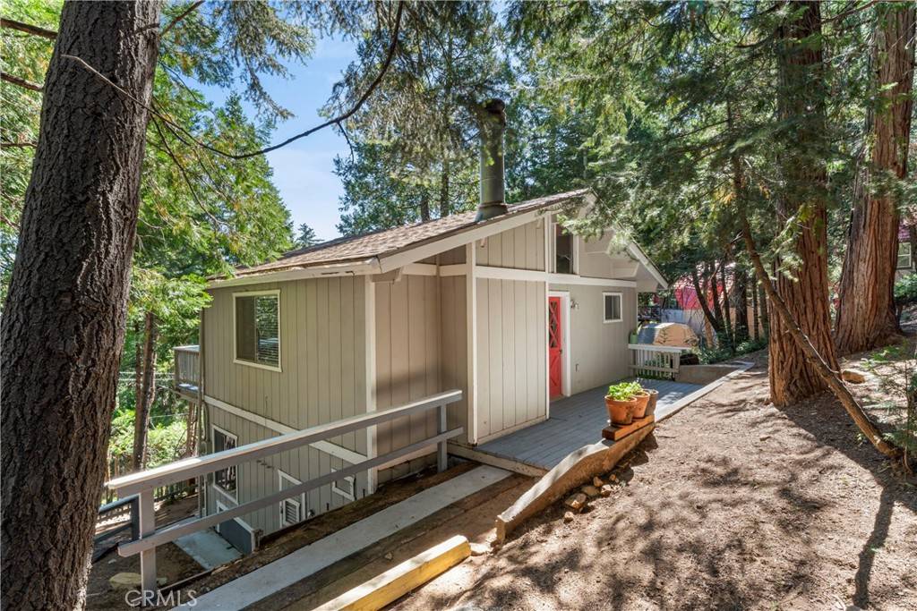 Crestline, CA 92325,24011 Lakeview DR