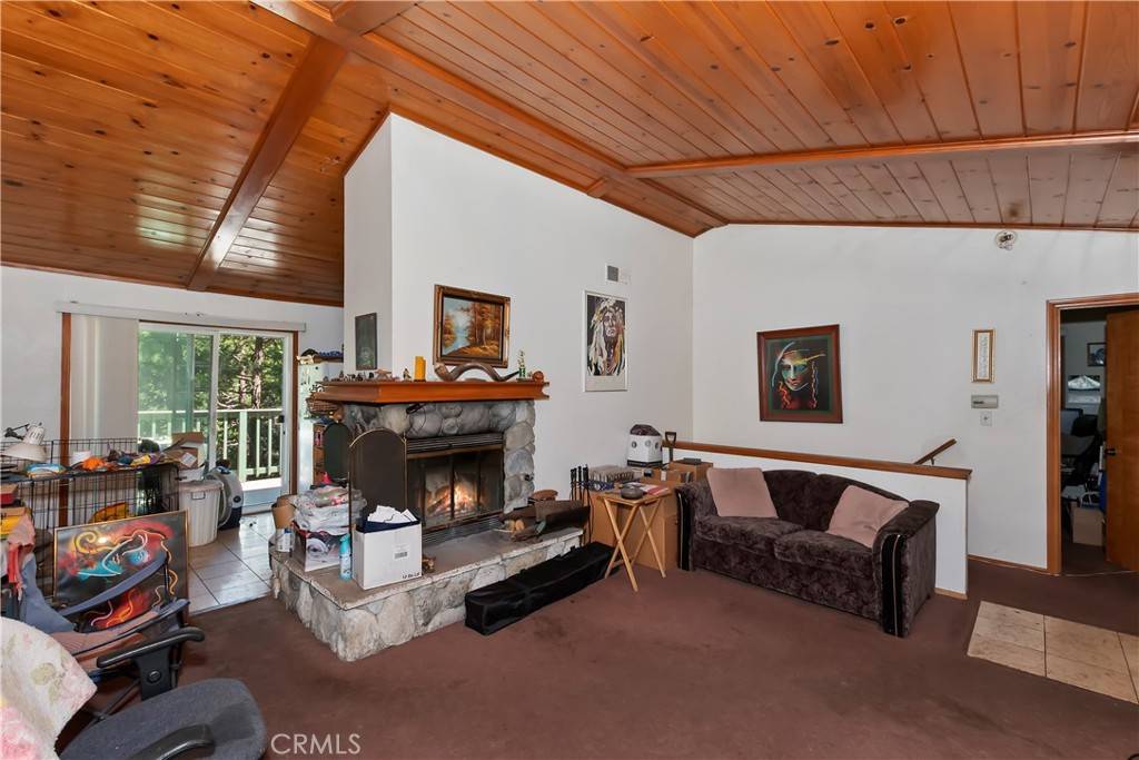 Crestline, CA 92325,23933 Cresta DR