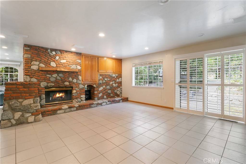 Lake Arrowhead, CA 92352,27442 Meadow Bay DR
