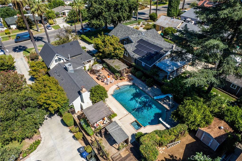 Redlands, CA 92373,527 W Palm AVE