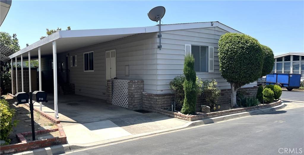 Placentia, CA 92870,210 Silverlake DR #103