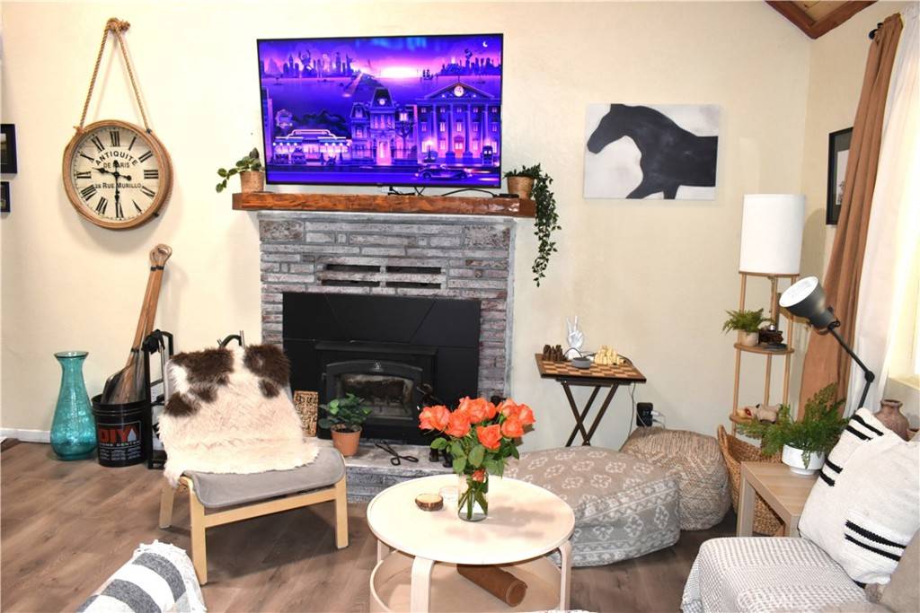 Big Bear Lake, CA 92315,437 Chickadee DR