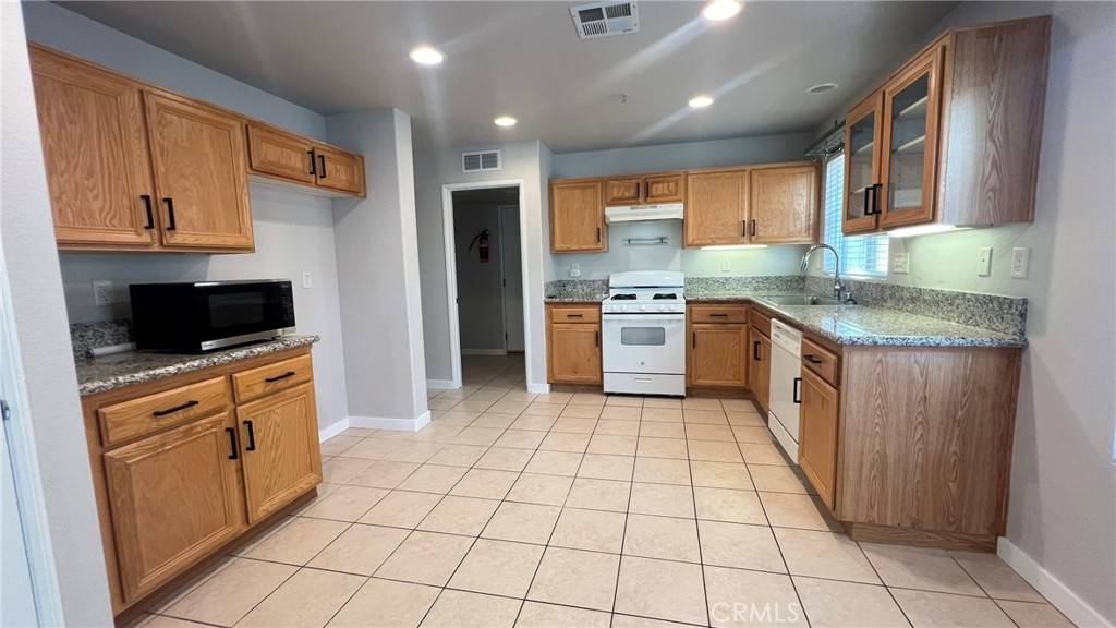 Fontana, CA 92336,6107 Redlands LN