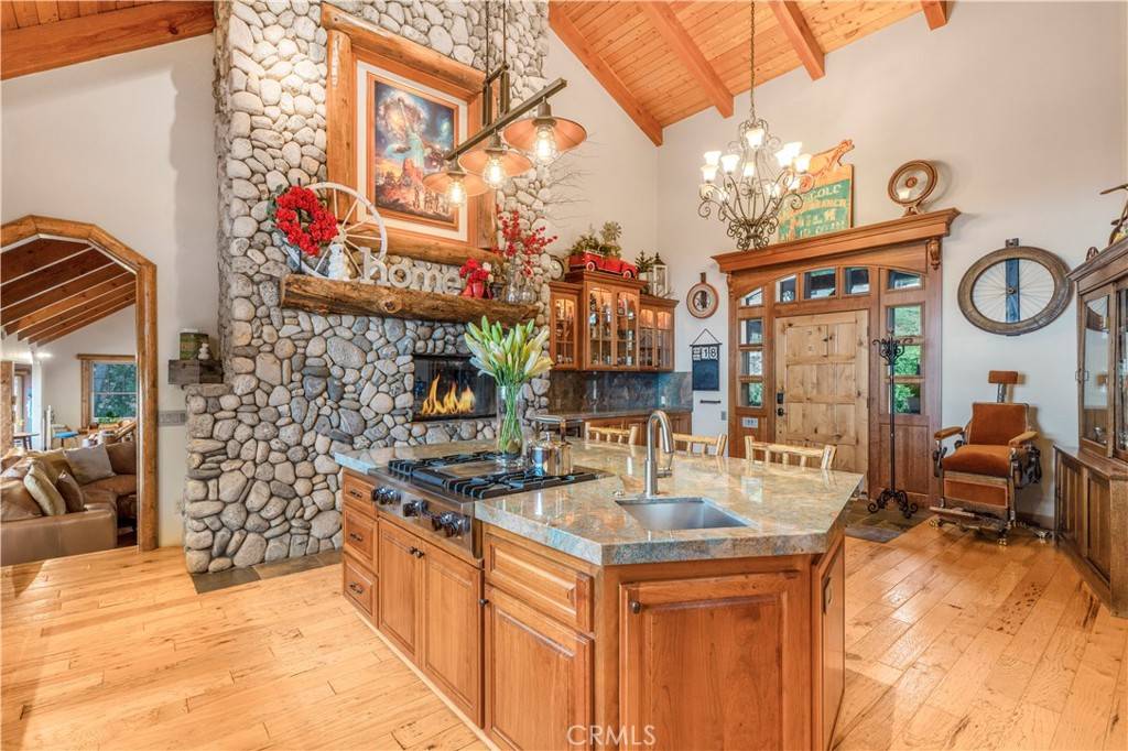 Running Springs, CA 92382,30757 Knoll View DR