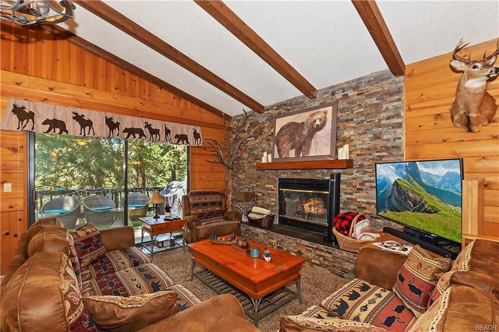 Lake Arrowhead, CA 92352,824 Oakmont LN