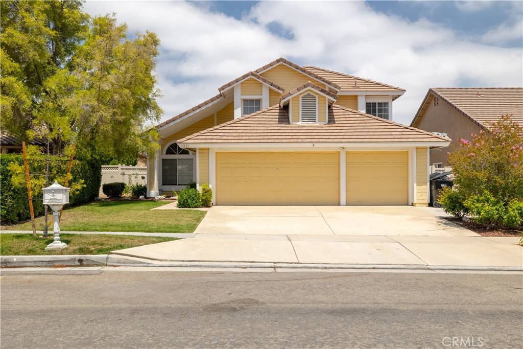 Corona, CA 92882,1211 Mayfair DR