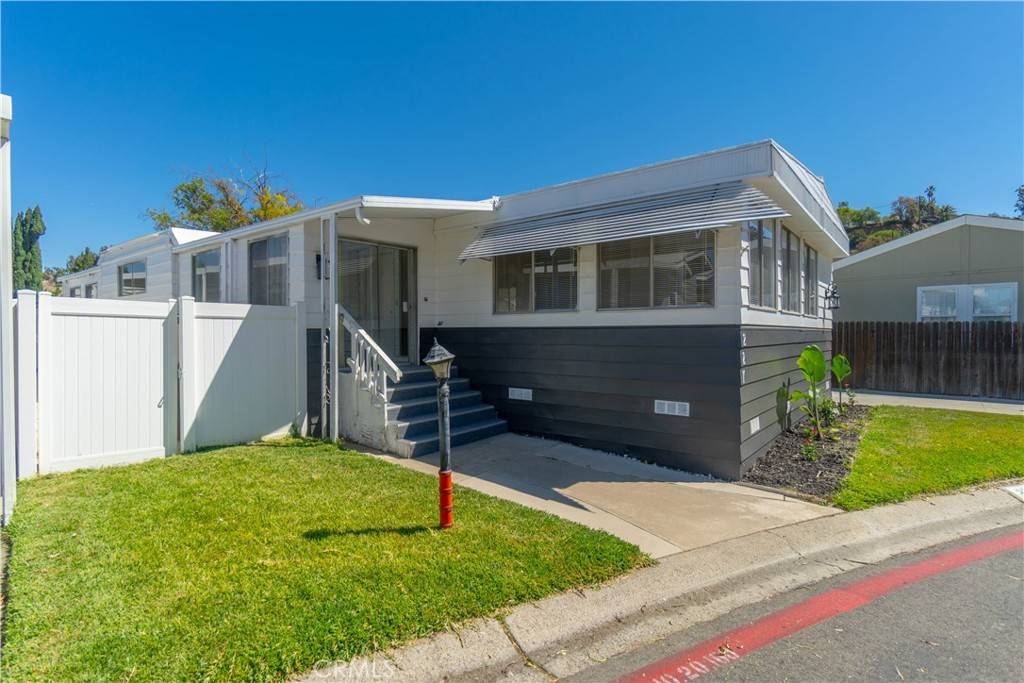 Corona, CA 92878,4901 Green River RD #227