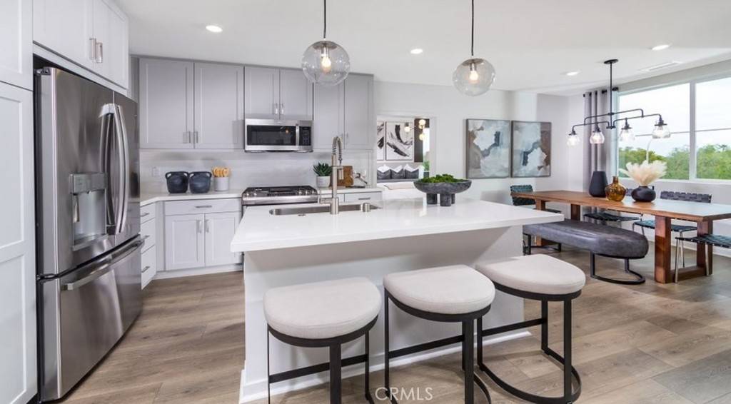 Ontario, CA 91764,980 N Tangent Privado #302