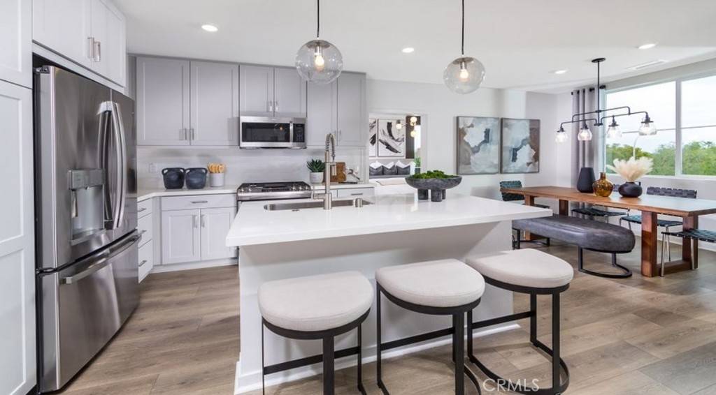 Ontario, CA 91764,980 N Tangent Privado #302
