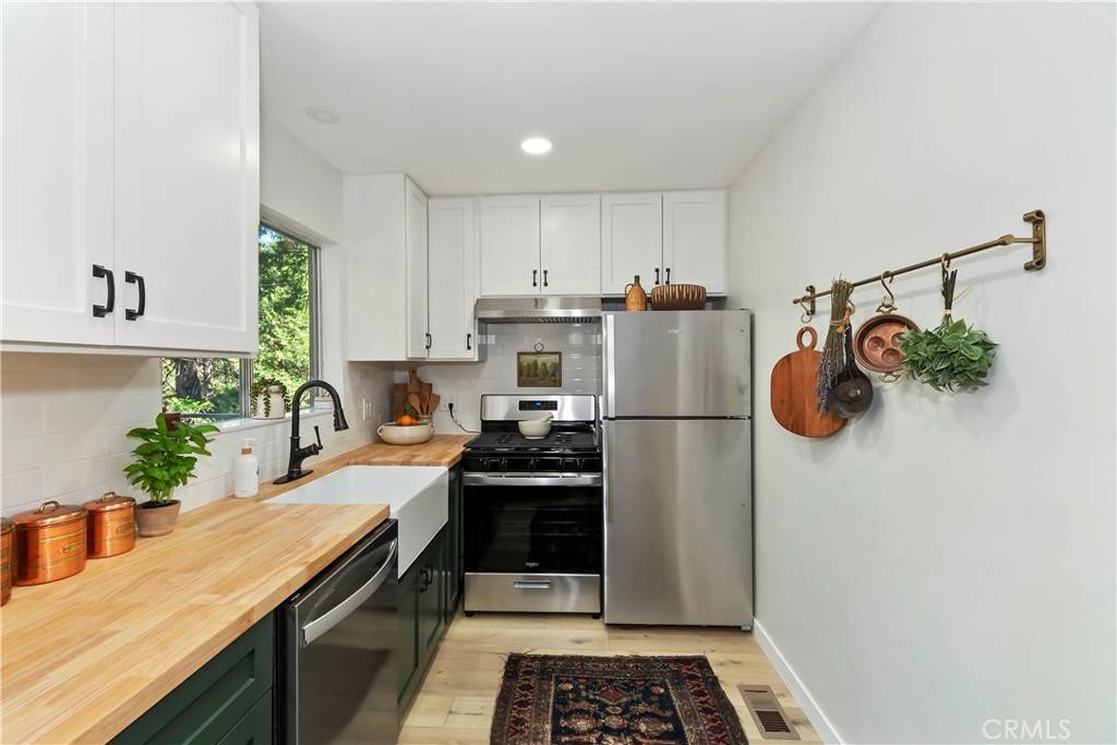 Lake Arrowhead, CA 92352,377 Hillside RD