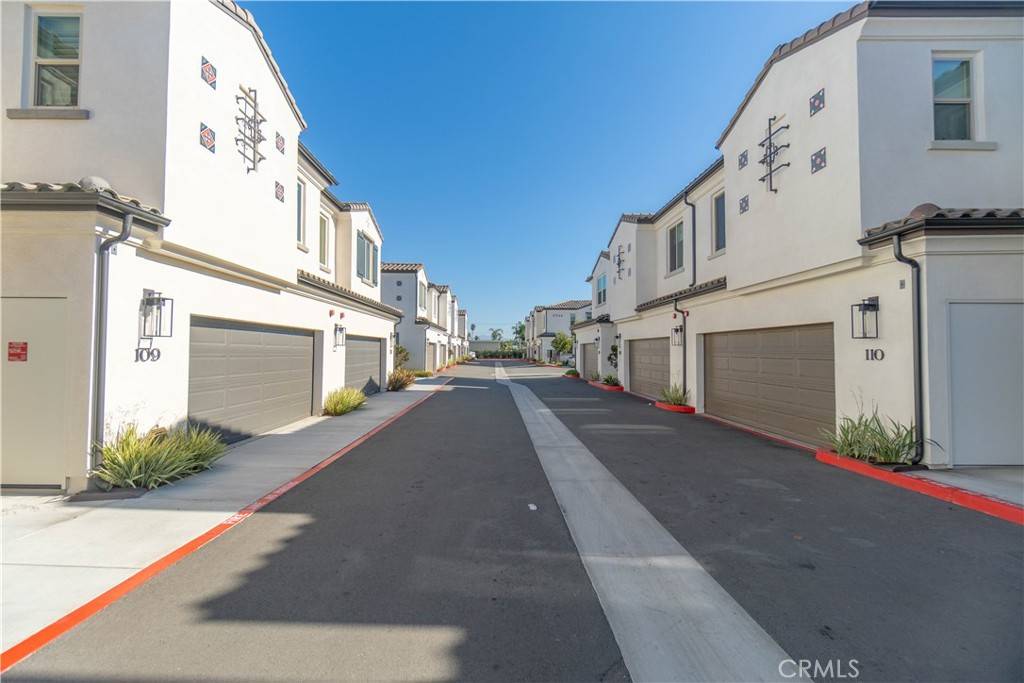 Huntington Beach, CA 92647,17532 Cameron LN #109