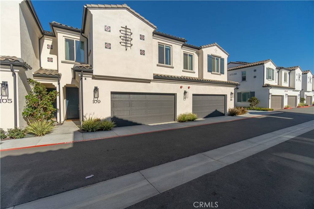 Huntington Beach, CA 92647,17532 Cameron LN #109