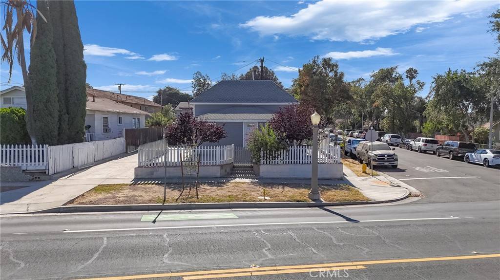 Corona, CA 92879,402 E Grand Blvd