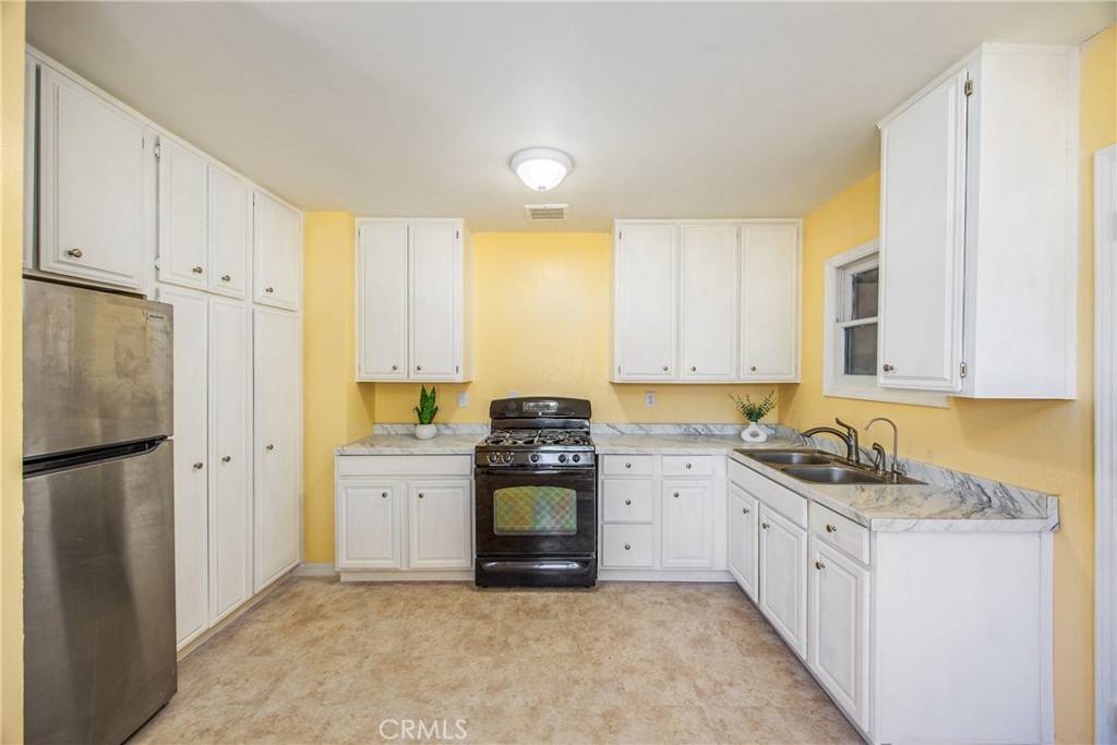 Beaumont, CA 92223,1351 Beaumont AVE