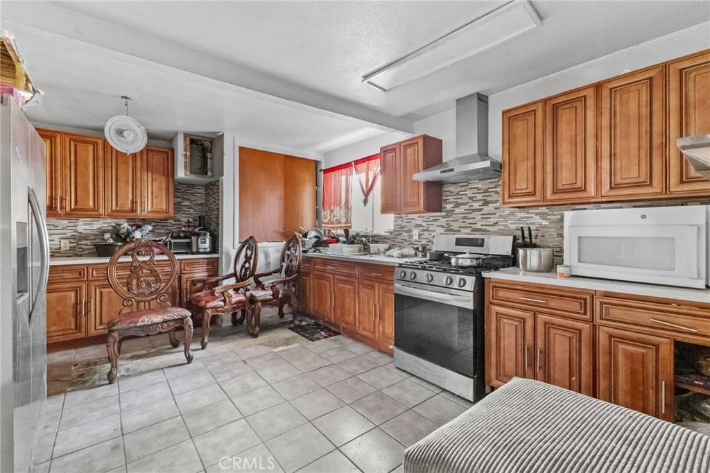 Highland, CA 92346,7499 Valaria DR