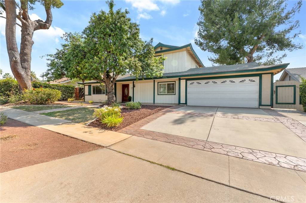 Redlands, CA 92373,718 Robinhood LN