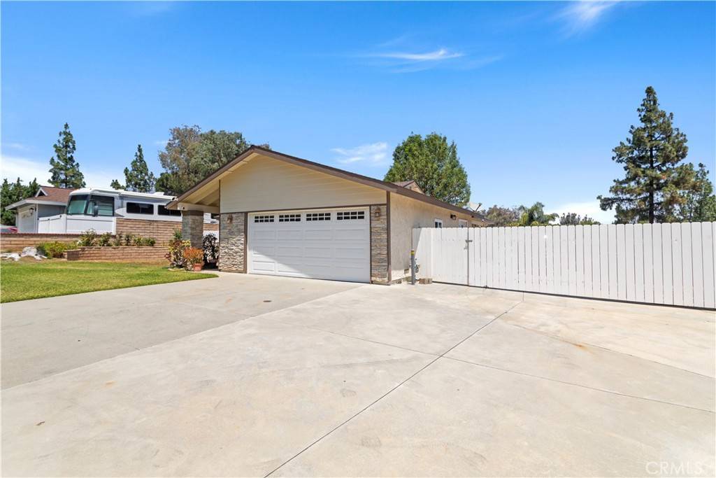 Corona, CA 92882,1633 W Ontario AVE