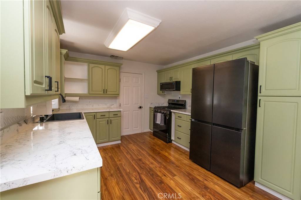 Running Springs, CA 92382,31805 Luring Pines DR