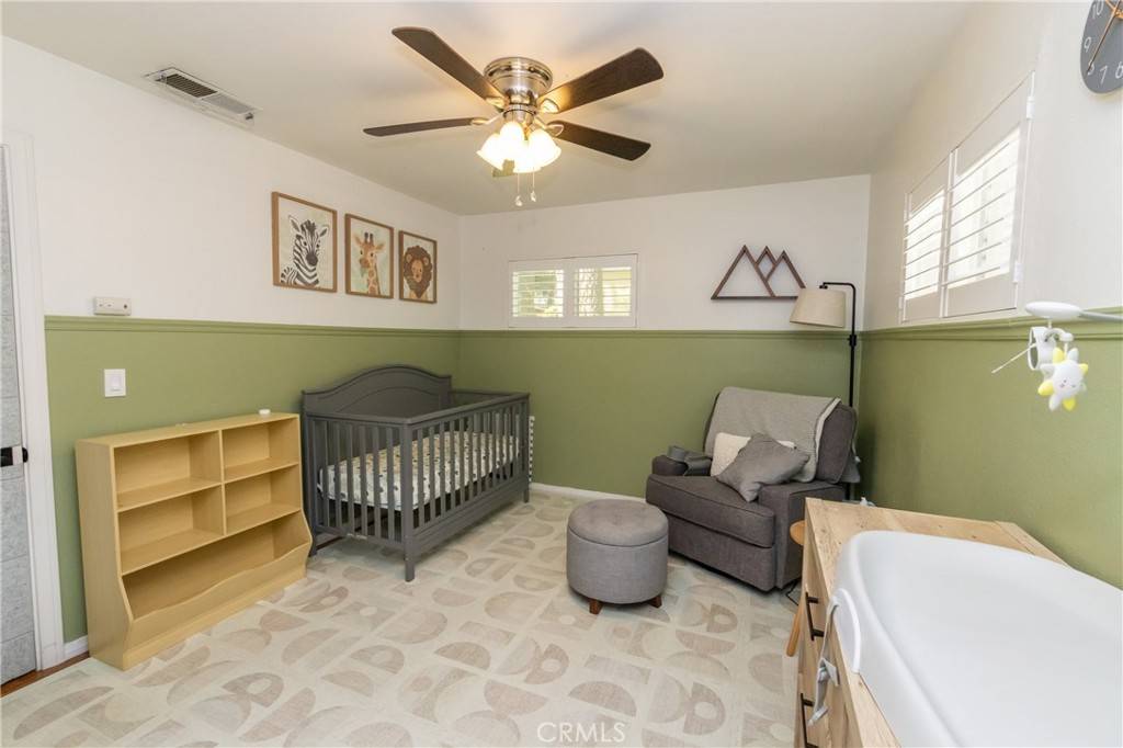 Running Springs, CA 92382,31805 Luring Pines DR