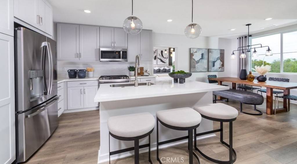 Ontario, CA 91764,980 N Tangent Privado #204