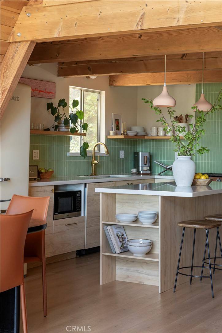 Lake Arrowhead, CA 92352,842 Nadelhorn DR