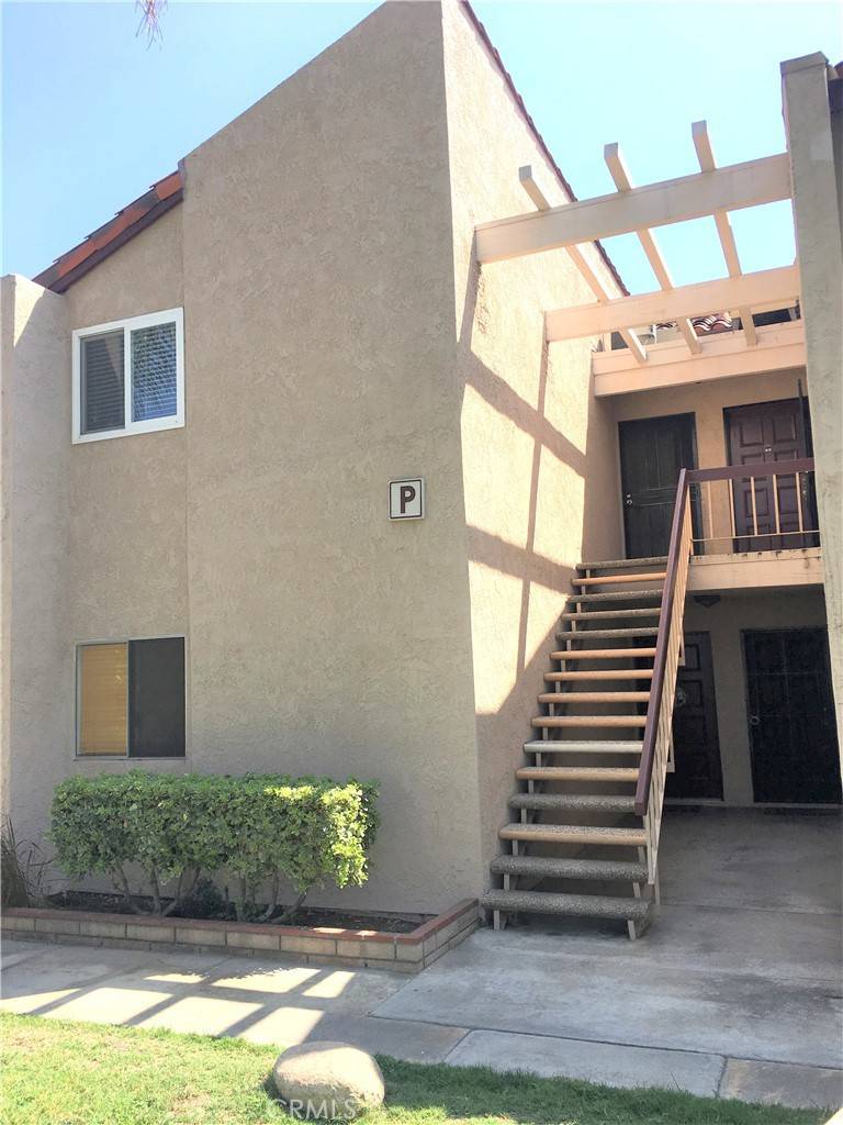 Orange, CA 92868,700 W La Veta AVE #P2