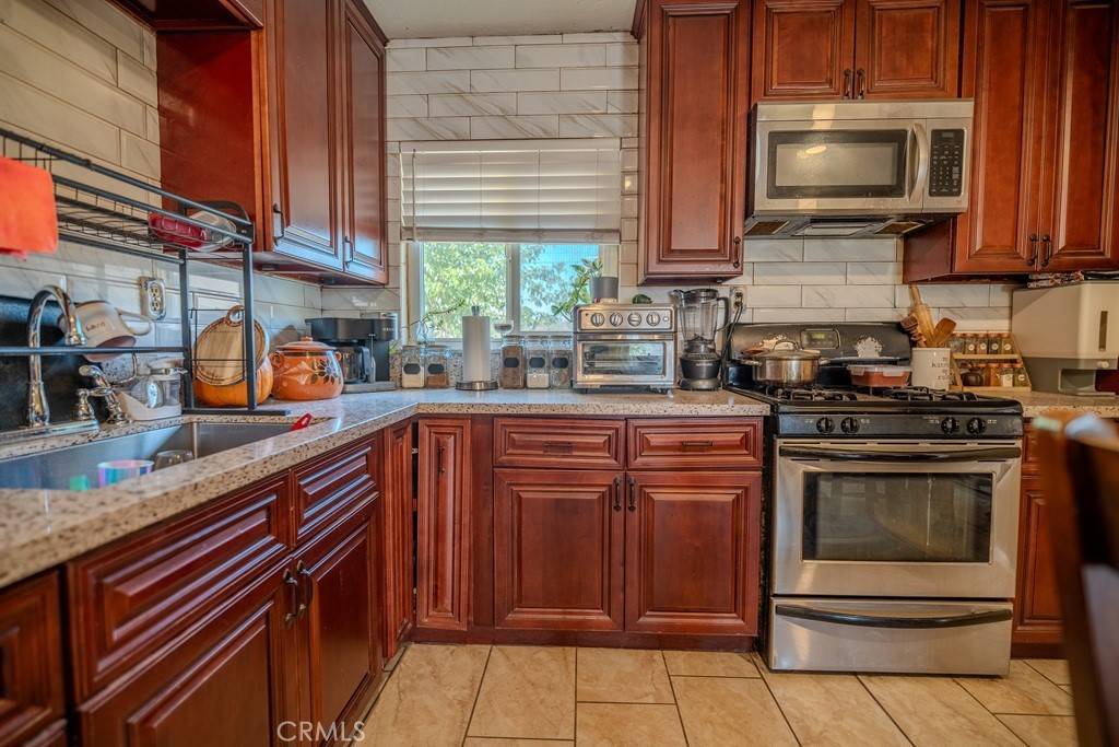 Victorville, CA 92394,17239 Emerson ST