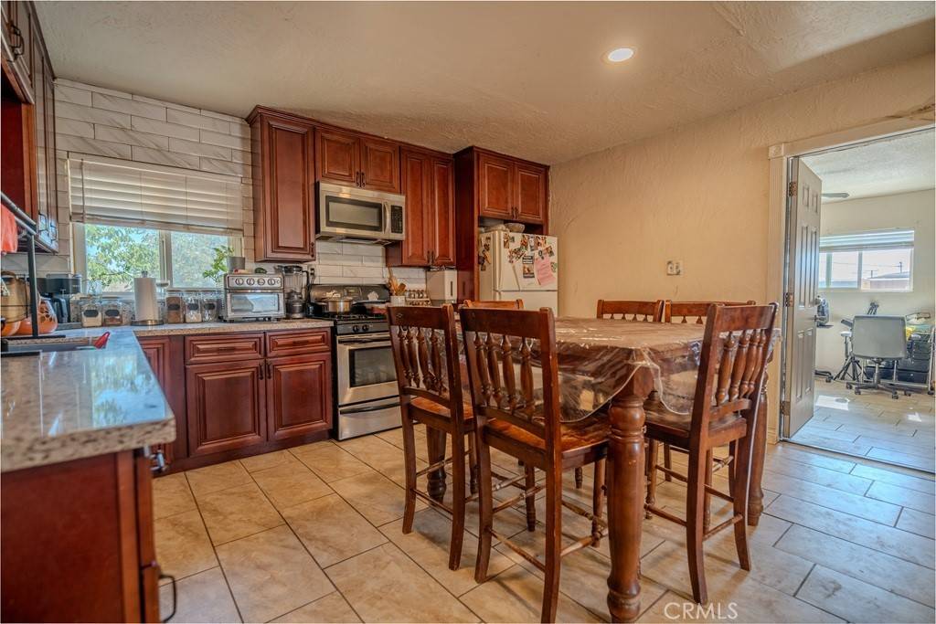 Victorville, CA 92394,17239 Emerson ST