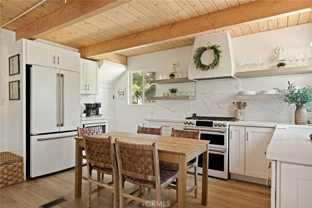 Lake Arrowhead, CA 92352,325 Primrose CIR