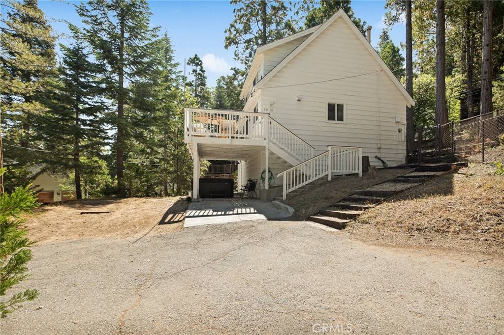 Lake Arrowhead, CA 92352,325 Primrose CIR