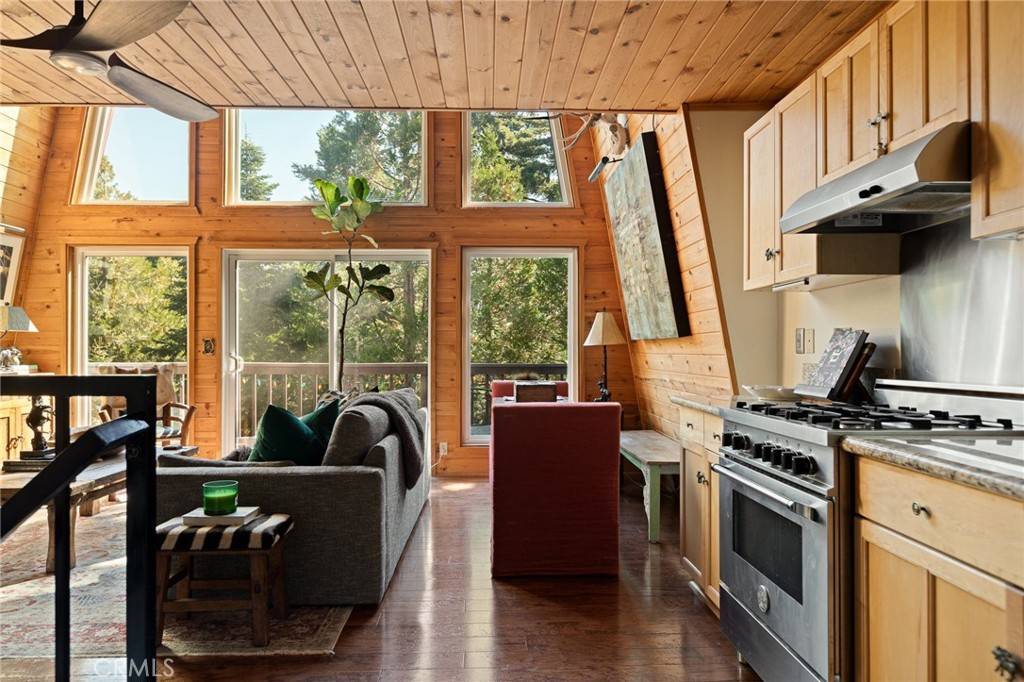 Lake Arrowhead, CA 92391,446 Cedarbrook DR
