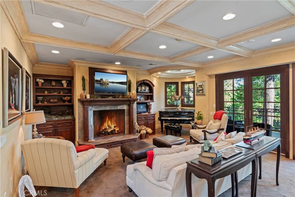 Lake Arrowhead, CA 92352,207 Blue Lake RD