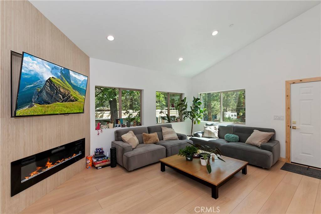 Sugarloaf, CA 92386,374 Los Angeles AVE