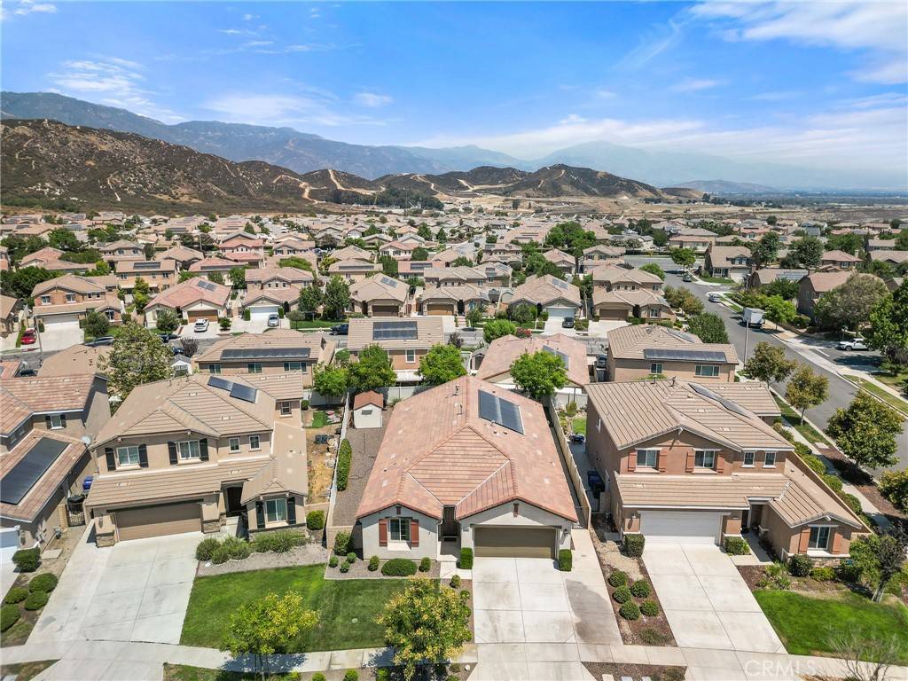 San Bernardino, CA 92407,4011 Blackberry DR