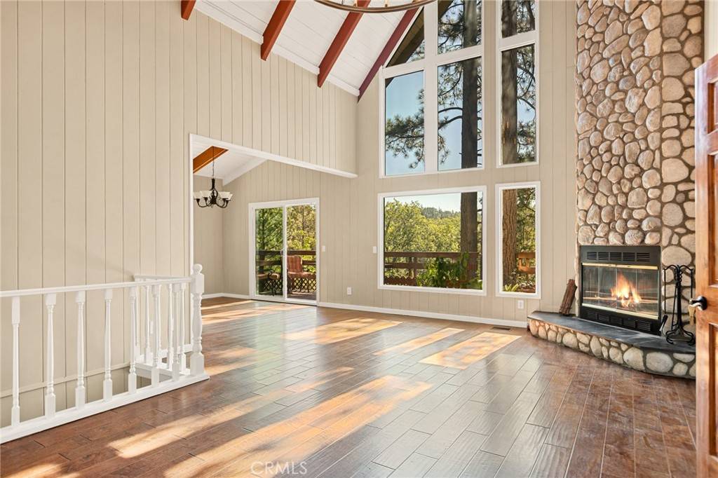 Lake Arrowhead, CA 92352,588 Brentwood DR