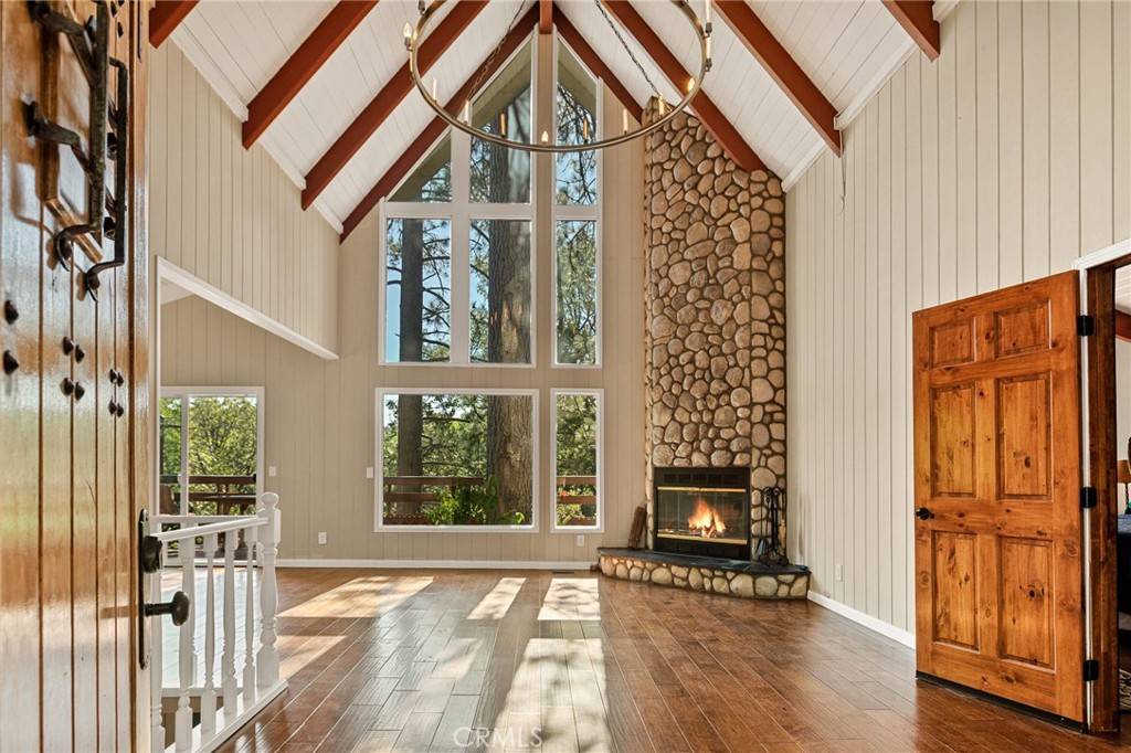 Lake Arrowhead, CA 92352,588 Brentwood DR