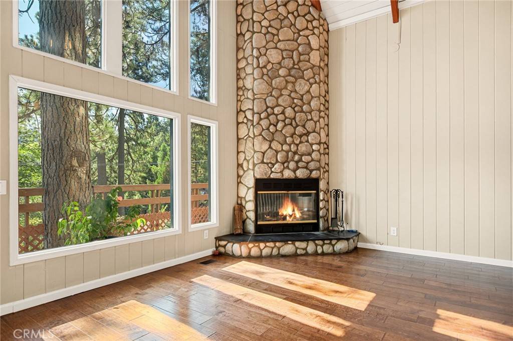 Lake Arrowhead, CA 92352,588 Brentwood DR