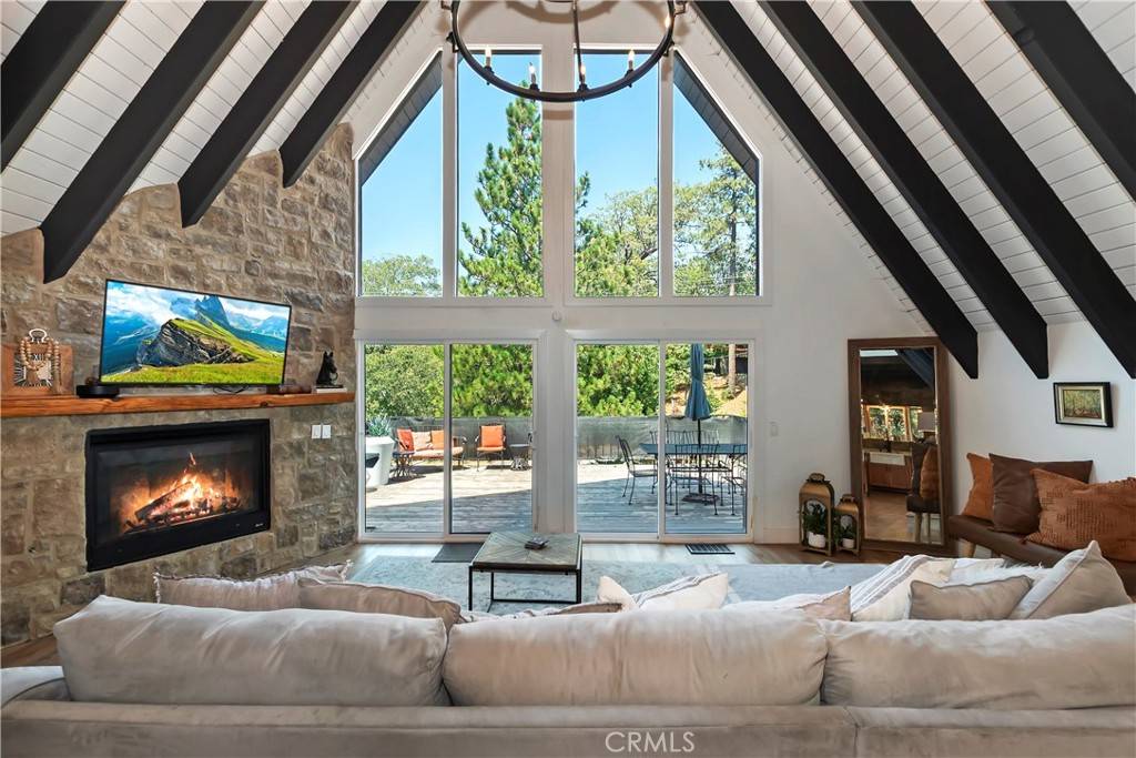 Lake Arrowhead, CA 92352,28596 North Bay RD