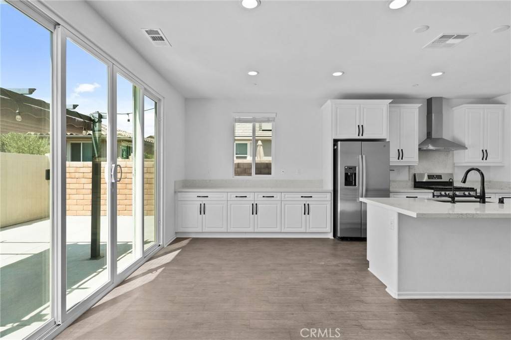 Corona, CA 92883,24085 Midvale CT
