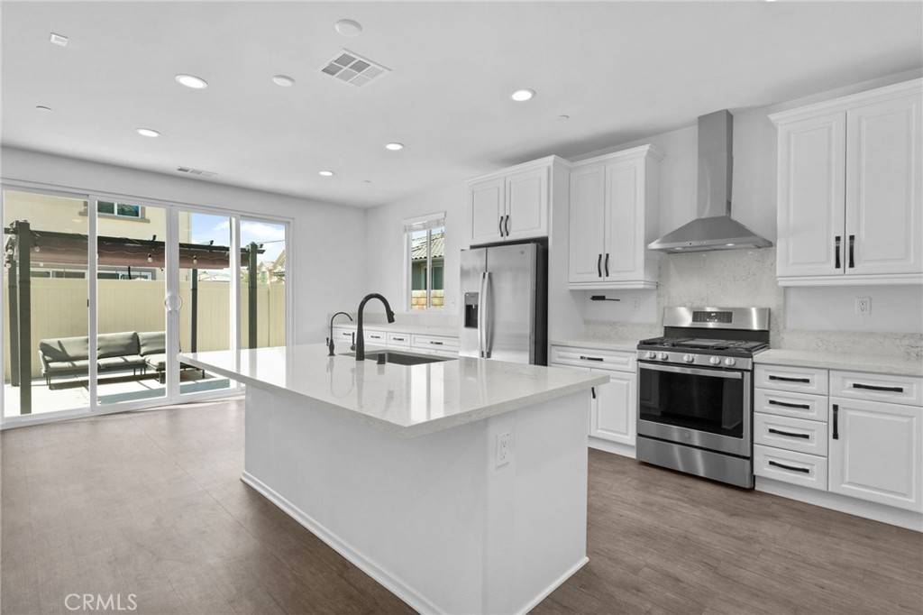 Corona, CA 92883,24085 Midvale CT