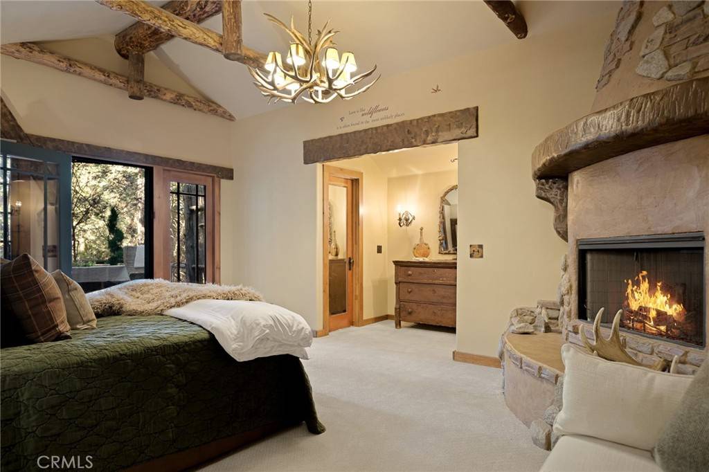 Lake Arrowhead, CA 92352,910 Crest Fern DR