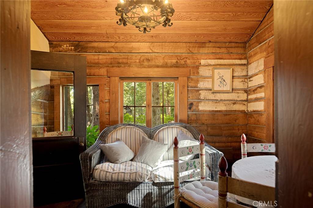 Lake Arrowhead, CA 92352,910 Crest Fern DR