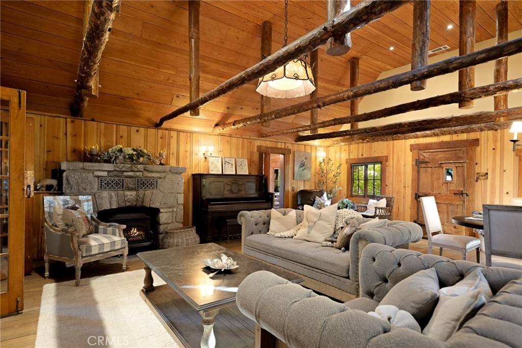 Lake Arrowhead, CA 92352,910 Crest Fern DR