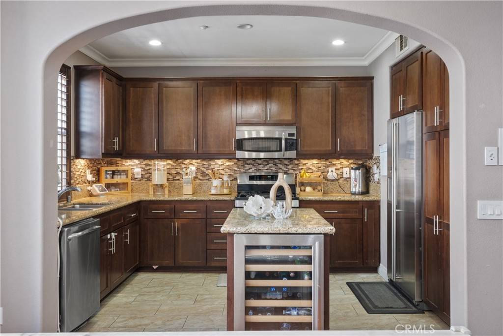Corona, CA 92883,4429 Owens ST #105