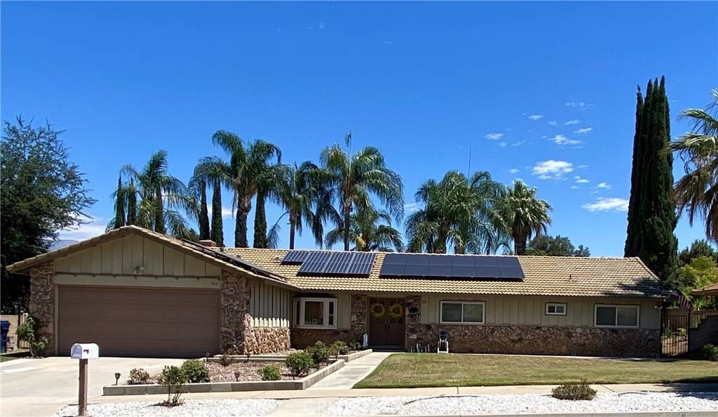 Redlands, CA 92374,215 Pinewood CT