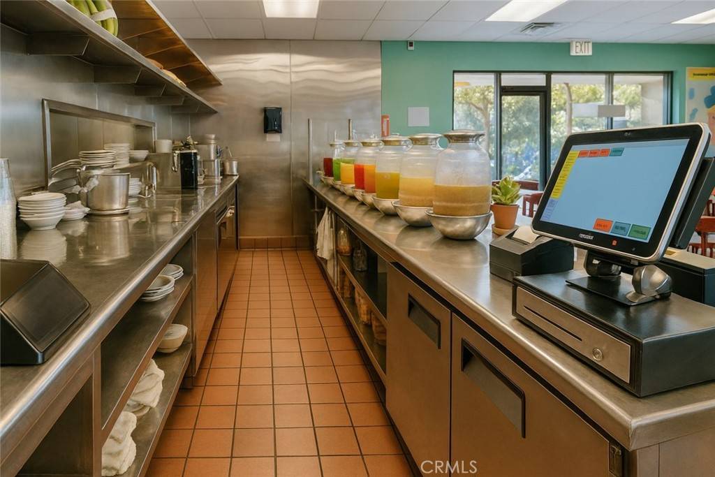 Corona, CA 92882,1520 W 6th ST #8