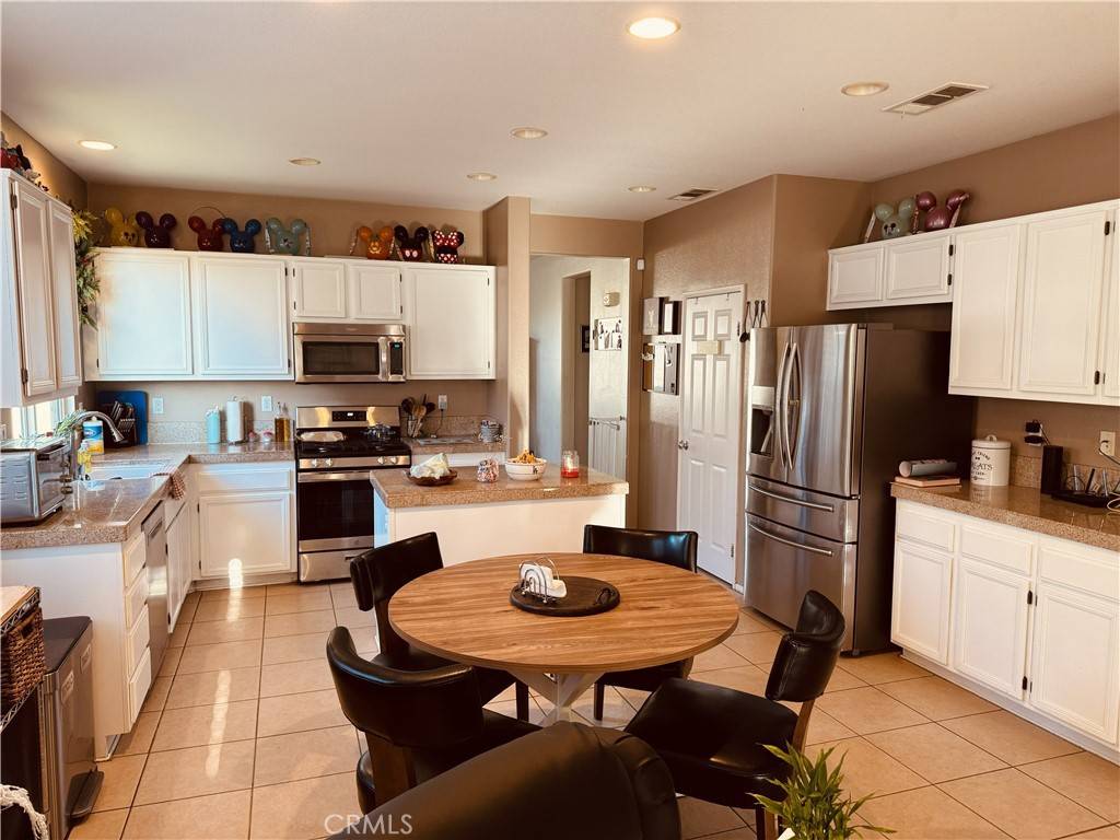 Menifee, CA 92585,27727 Hollyoak WAY