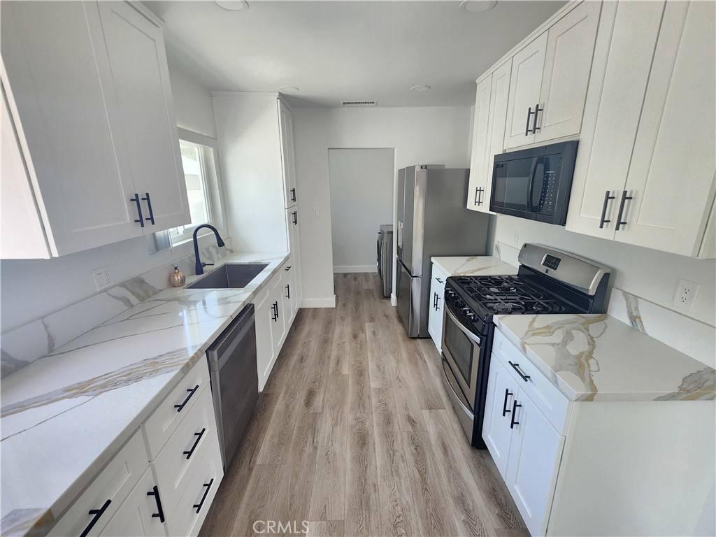 Van Nuys, CA 91401,13542 Hamlin ST